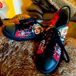 MARILYN MONROE TENNIS SHOES